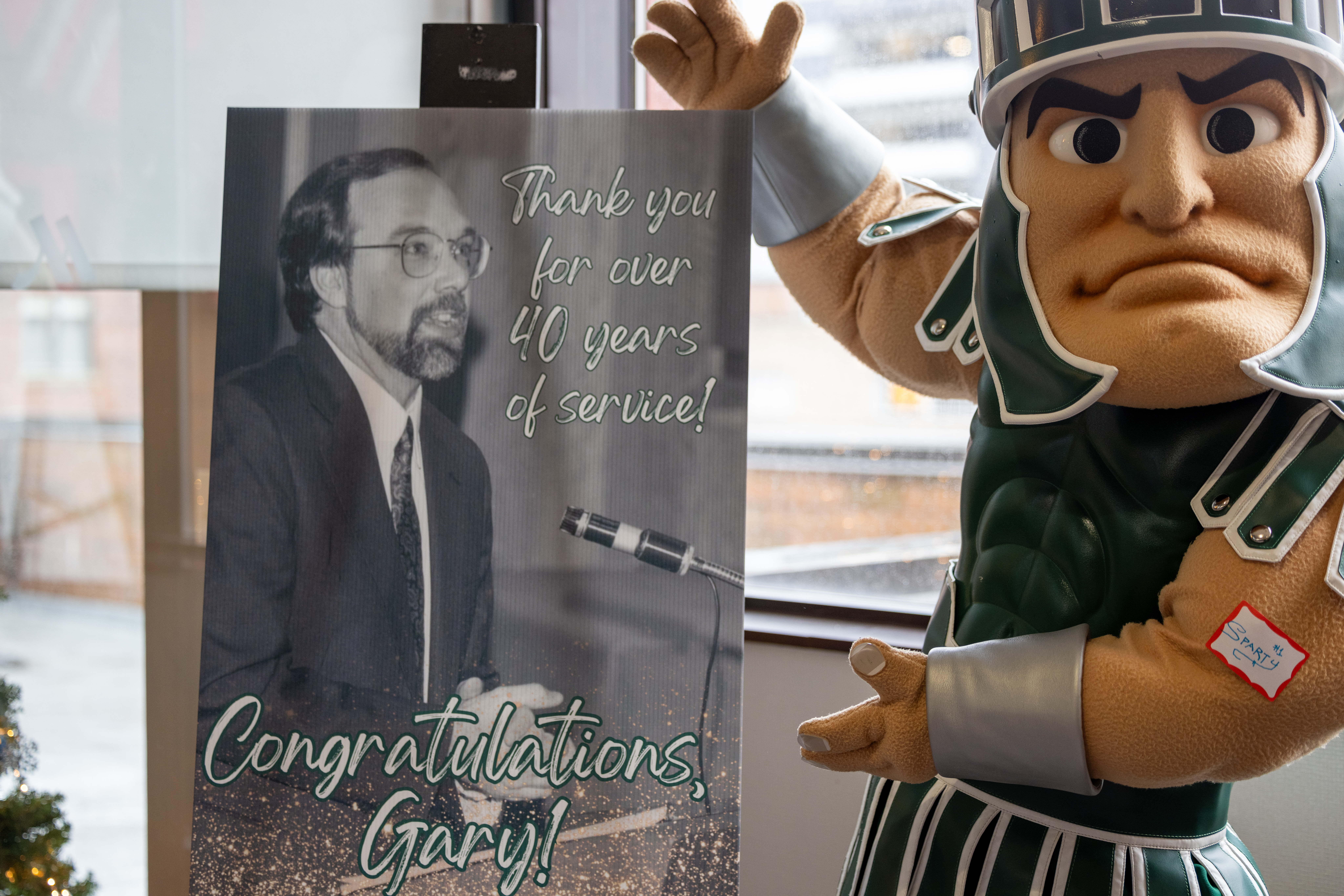 Gary Anderson's retirement photo and Sparty